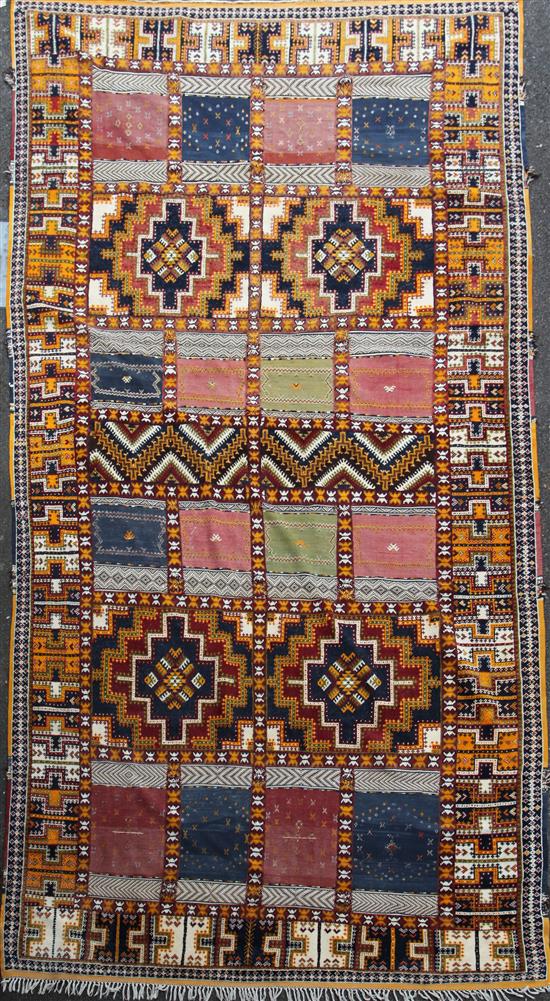A Kashan carpet, 13ft 2in. x 9ft 8in.
